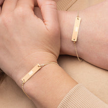 Load image into Gallery viewer, Engraved Silver Bar Chain Bracelet